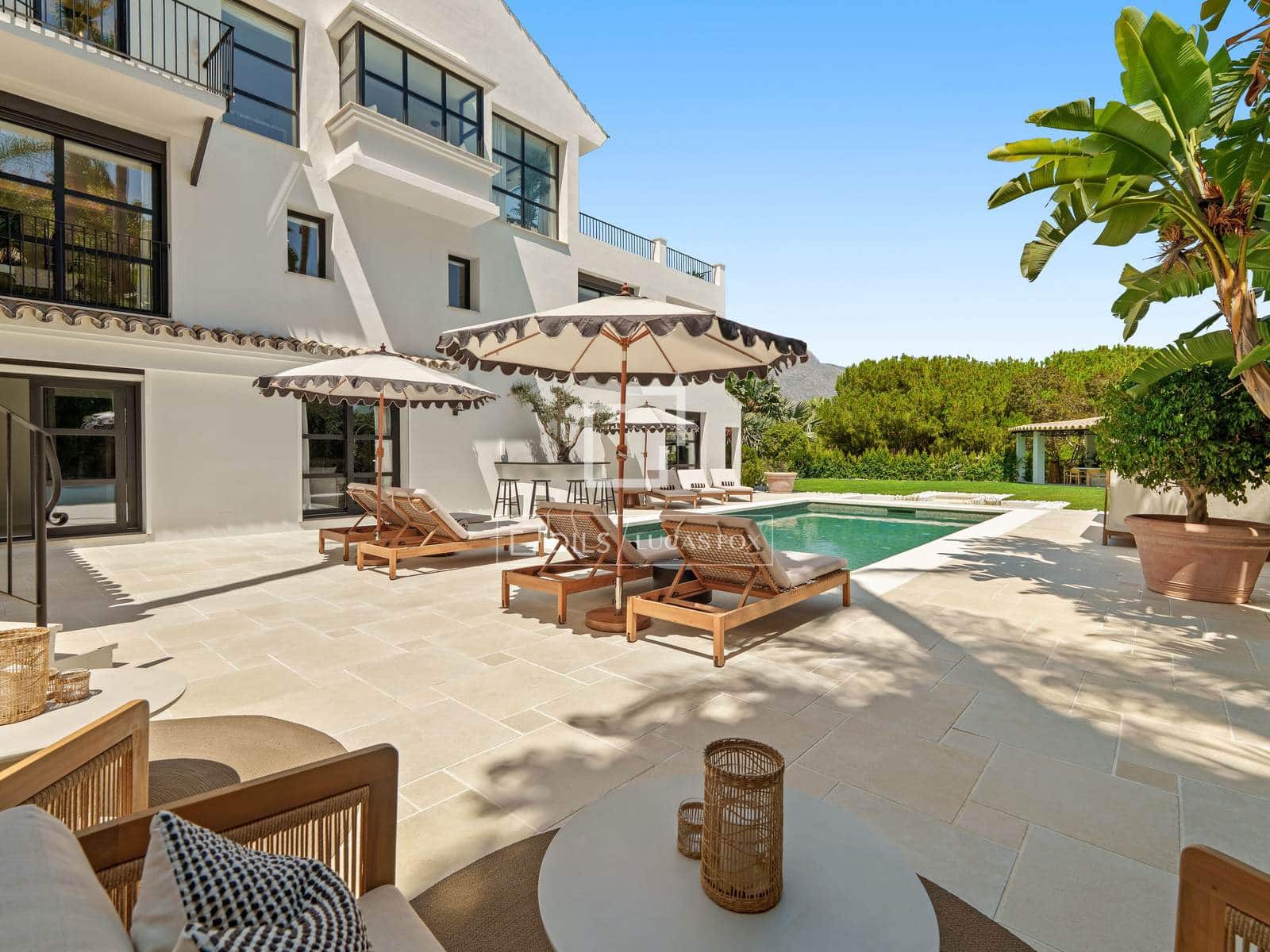 6 bedroom Villa for sale in Marbella with pool garage - € 9,950,000 (Ref: 9982940)