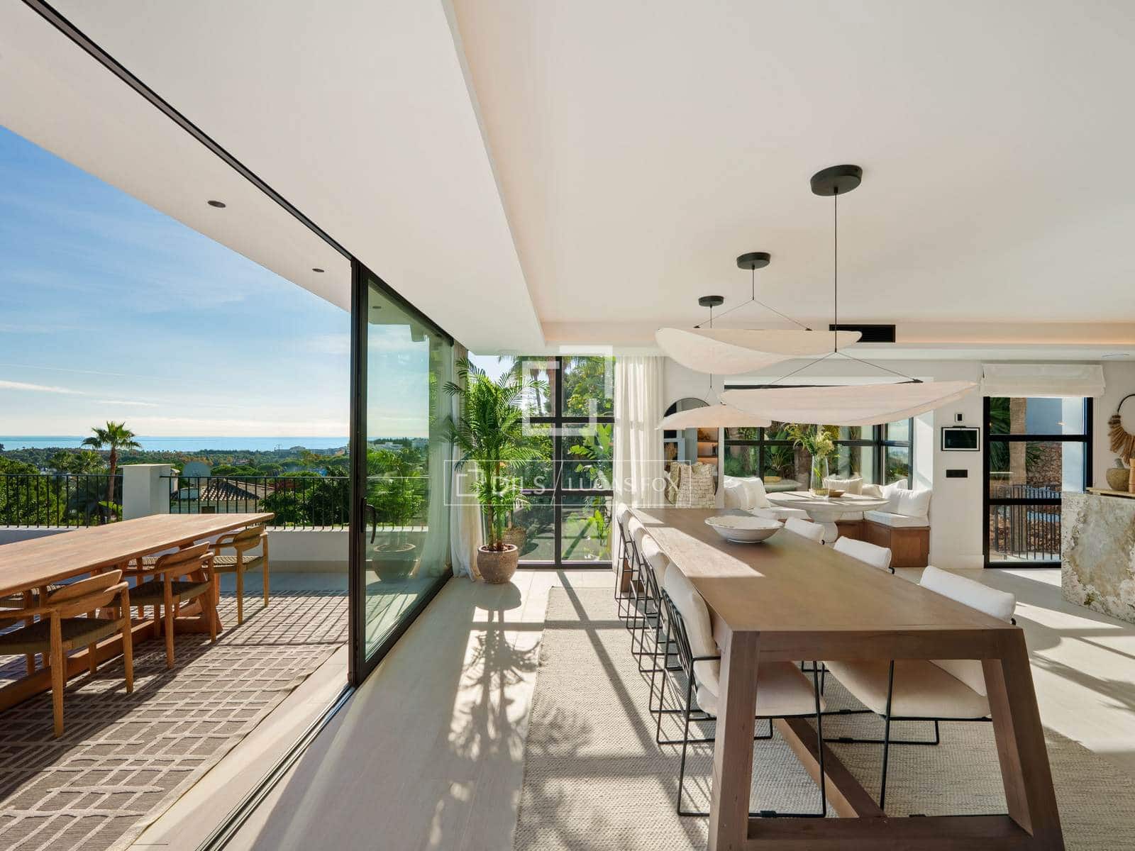 6 bedroom Villa for sale in Marbella with pool garage - € 9,950,000 (Ref: 9982940)