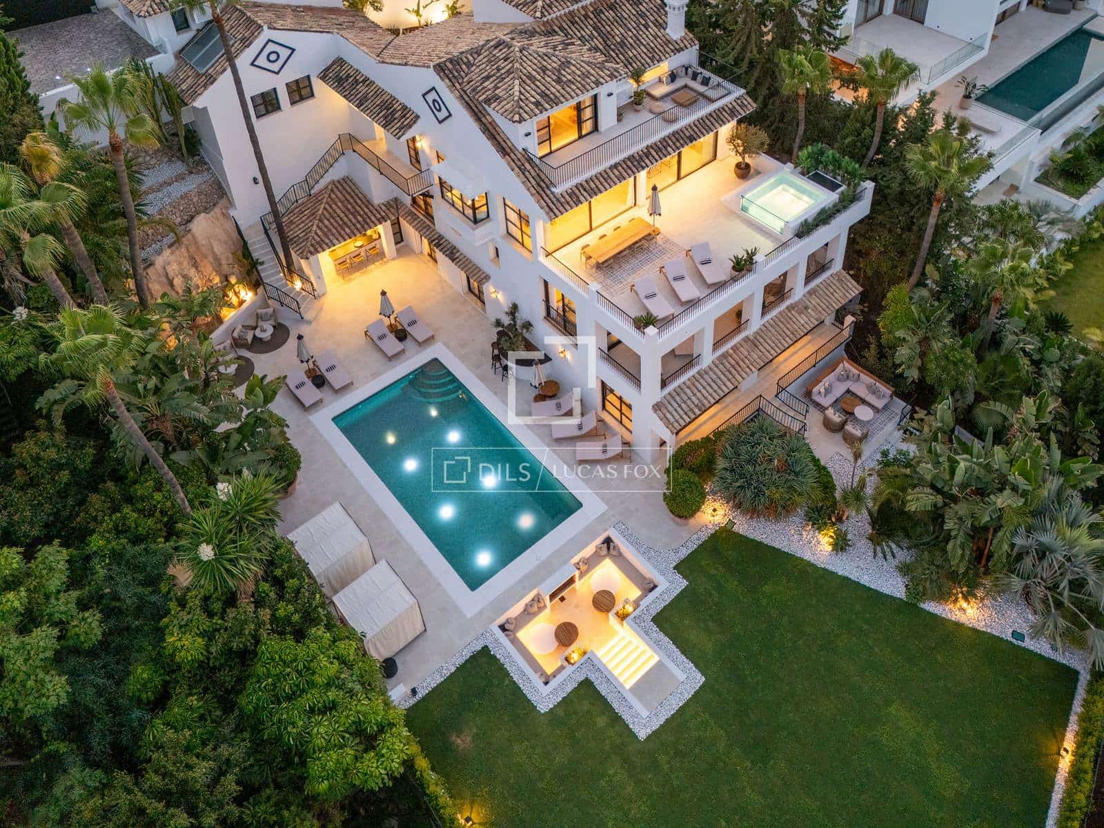 6 bedroom Villa for sale in Marbella with pool garage - € 9,950,000 (Ref: 9982940)