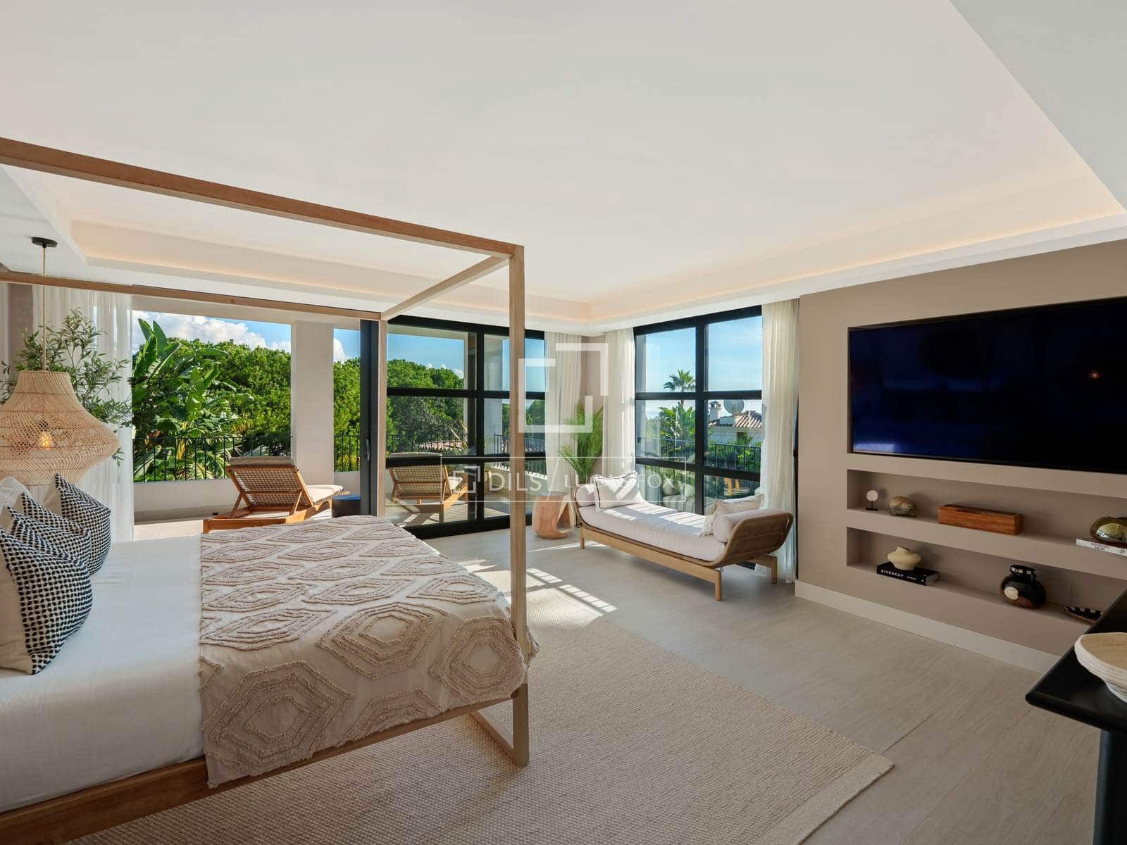 6 bedroom Villa for sale in Marbella with pool garage - € 9,950,000 (Ref: 9982940)