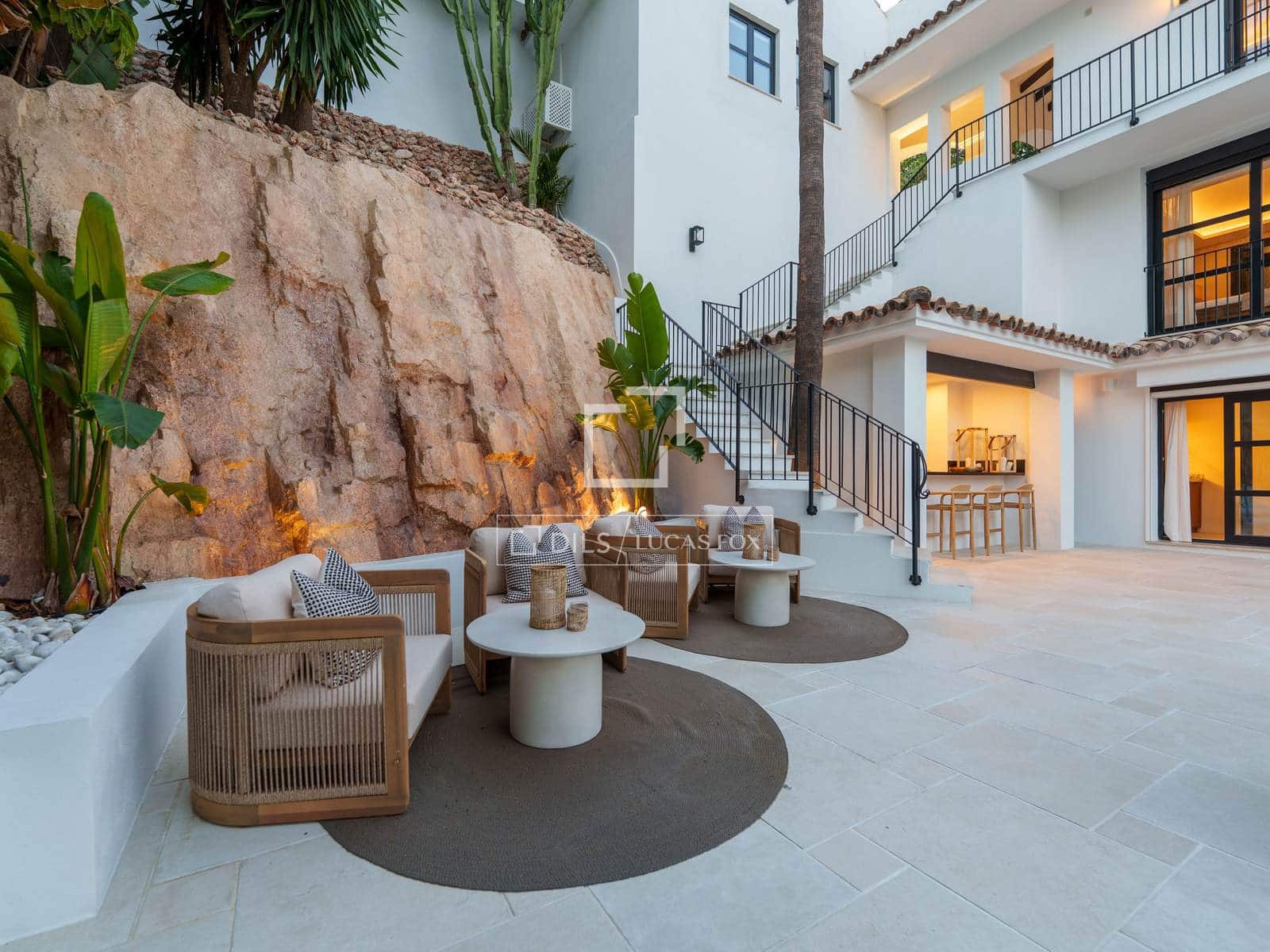 6 bedroom Villa for sale in Marbella with pool garage - € 9,950,000 (Ref: 9982940)