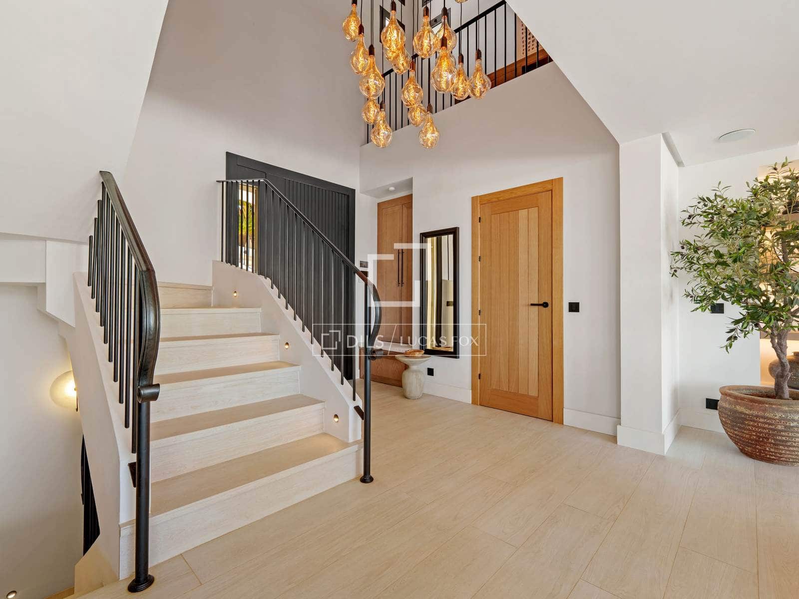 6 bedroom Villa for sale in Marbella with pool garage - € 9,950,000 (Ref: 9982940)