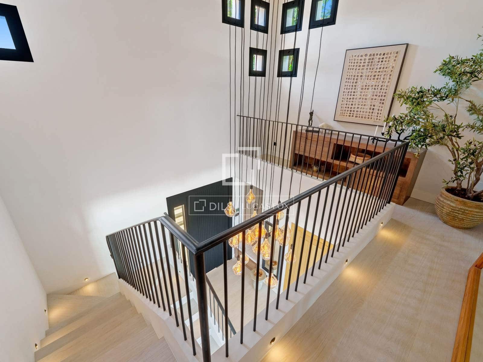 6 bedroom Villa for sale in Marbella with pool garage - € 9,950,000 (Ref: 9982940)