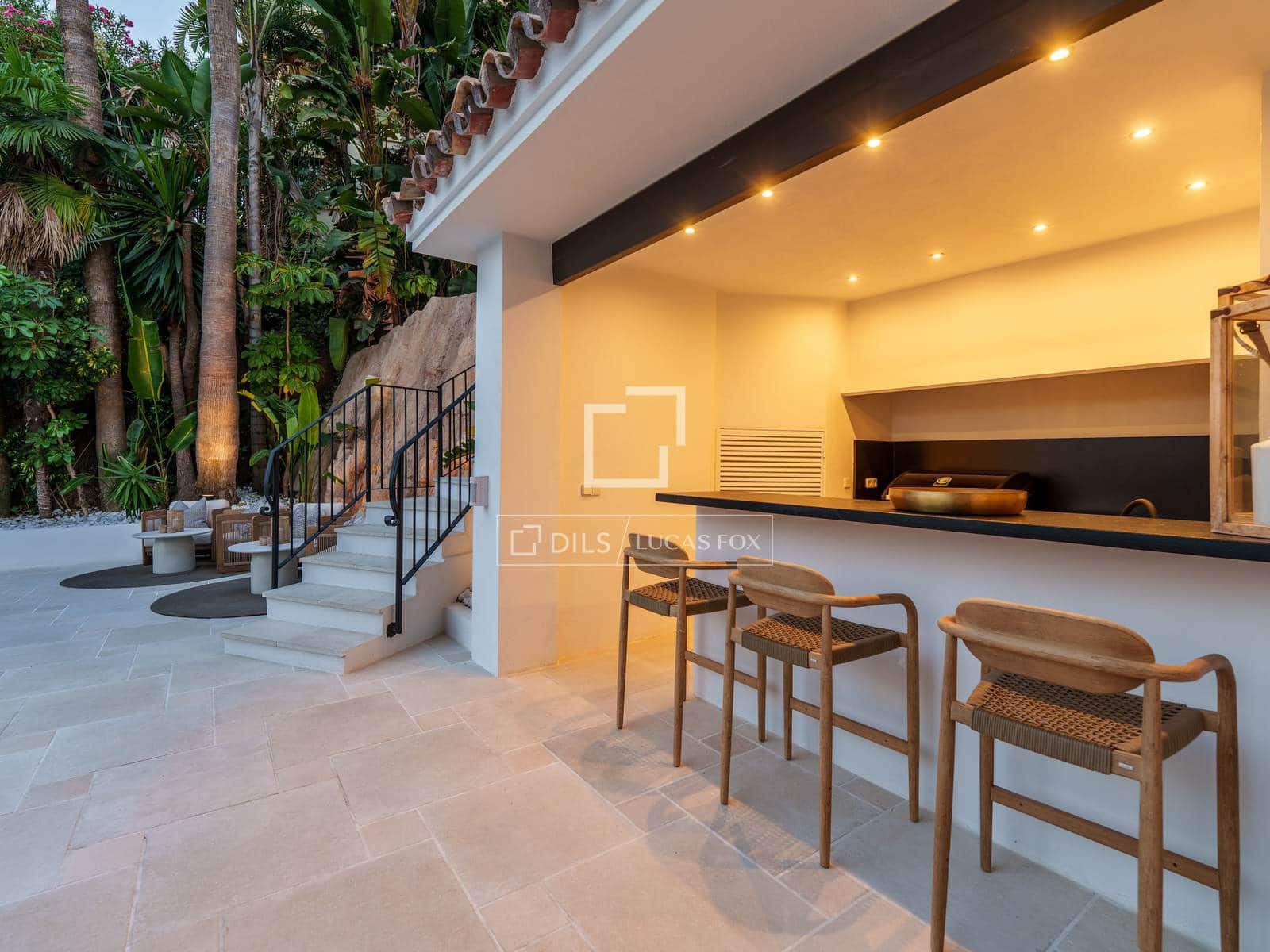 6 bedroom Villa for sale in Marbella with pool garage - € 9,950,000 (Ref: 9982940)