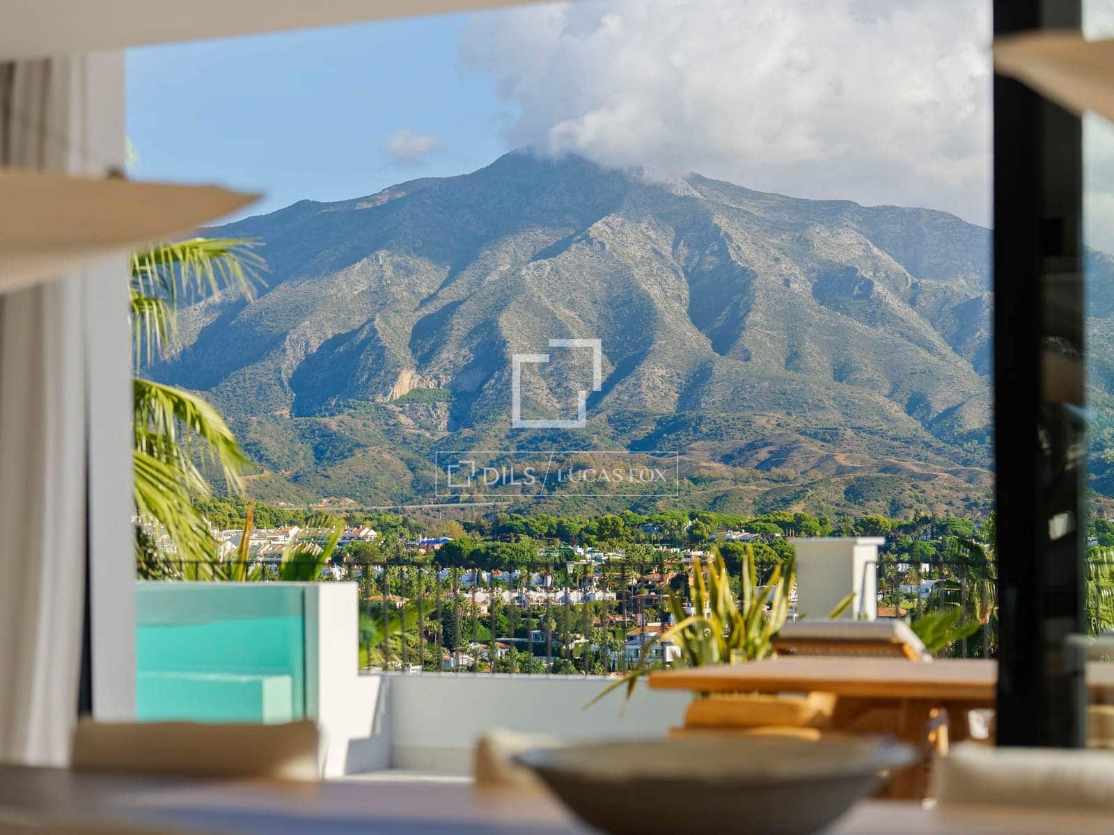 6 bedroom Villa for sale in Marbella with pool garage - € 9,950,000 (Ref: 9982940)