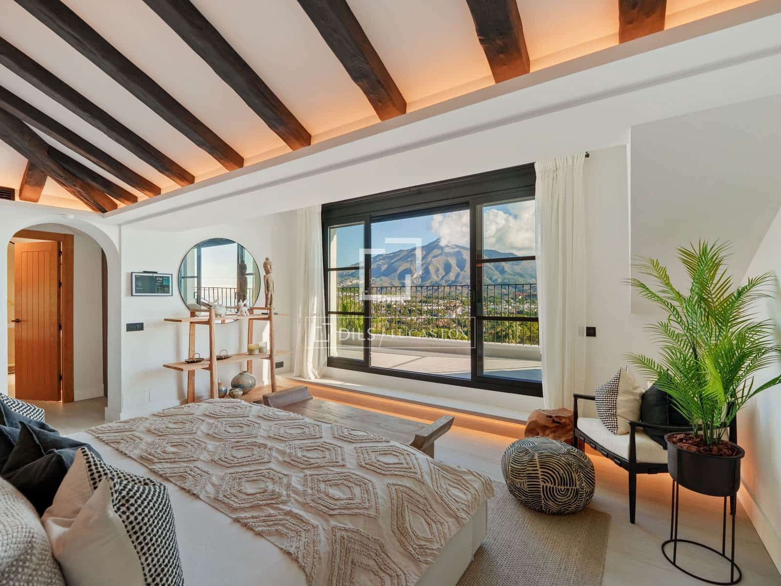 6 bedroom Villa for sale in Marbella with pool garage - € 9,950,000 (Ref: 9982940)