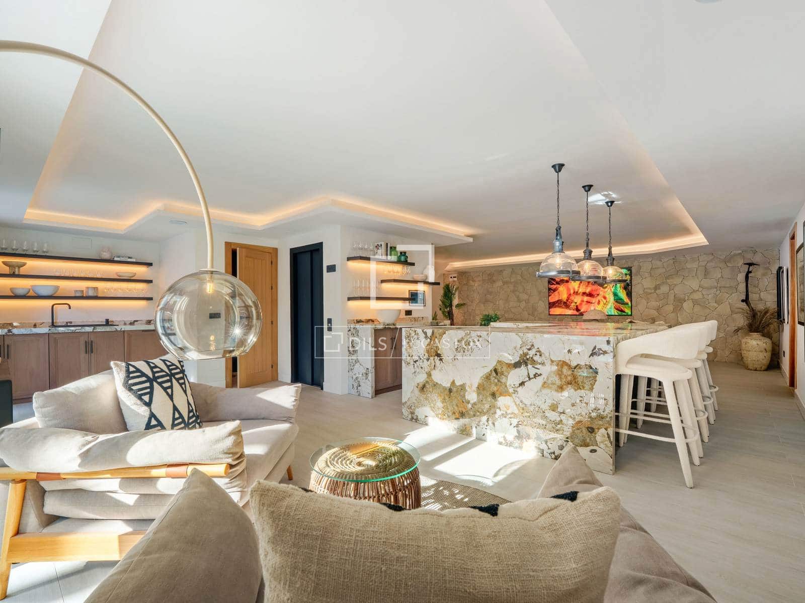 6 bedroom Villa for sale in Marbella with pool garage - € 9,950,000 (Ref: 9982940)