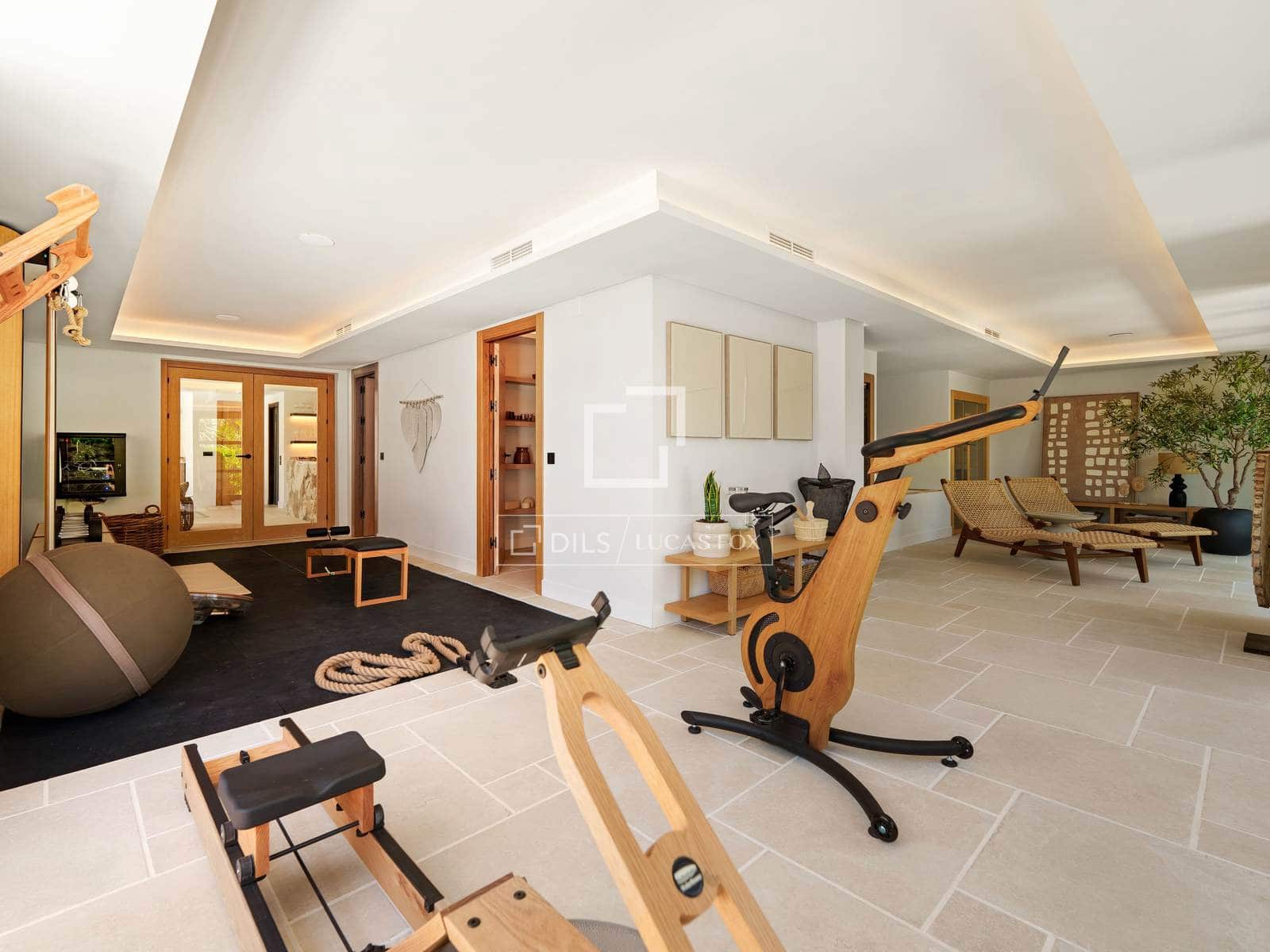 6 bedroom Villa for sale in Marbella with pool garage - € 9,950,000 (Ref: 9982940)