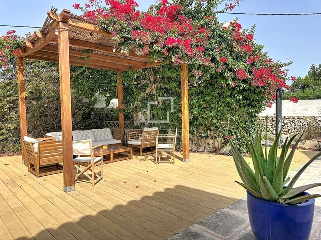 4 soveværelse Villa til salg i Ciutadella de Menorca med swimmingpool garage - € 1.175.000 (Ref: 9983319)
