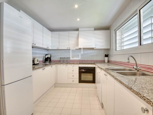 2 soveværelse Villa til salg i Platja d'Aro, Castell-Platja d'Aro med swimmingpool - € 699.000 (Ref: 9984051)