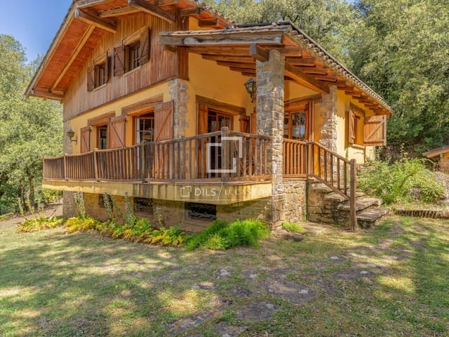 9 chambre Finca/Maison de Campagne à vendre à La Vall de Bianya avec piscine garage - 1 590 000 € (Ref: 9984052)