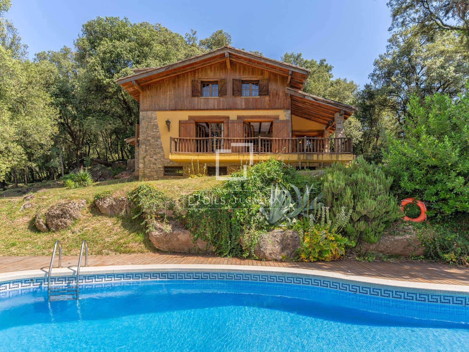 9 chambre Finca/Maison de Campagne à vendre à La Vall de Bianya avec piscine garage - 1 590 000 € (Ref: 9984052)