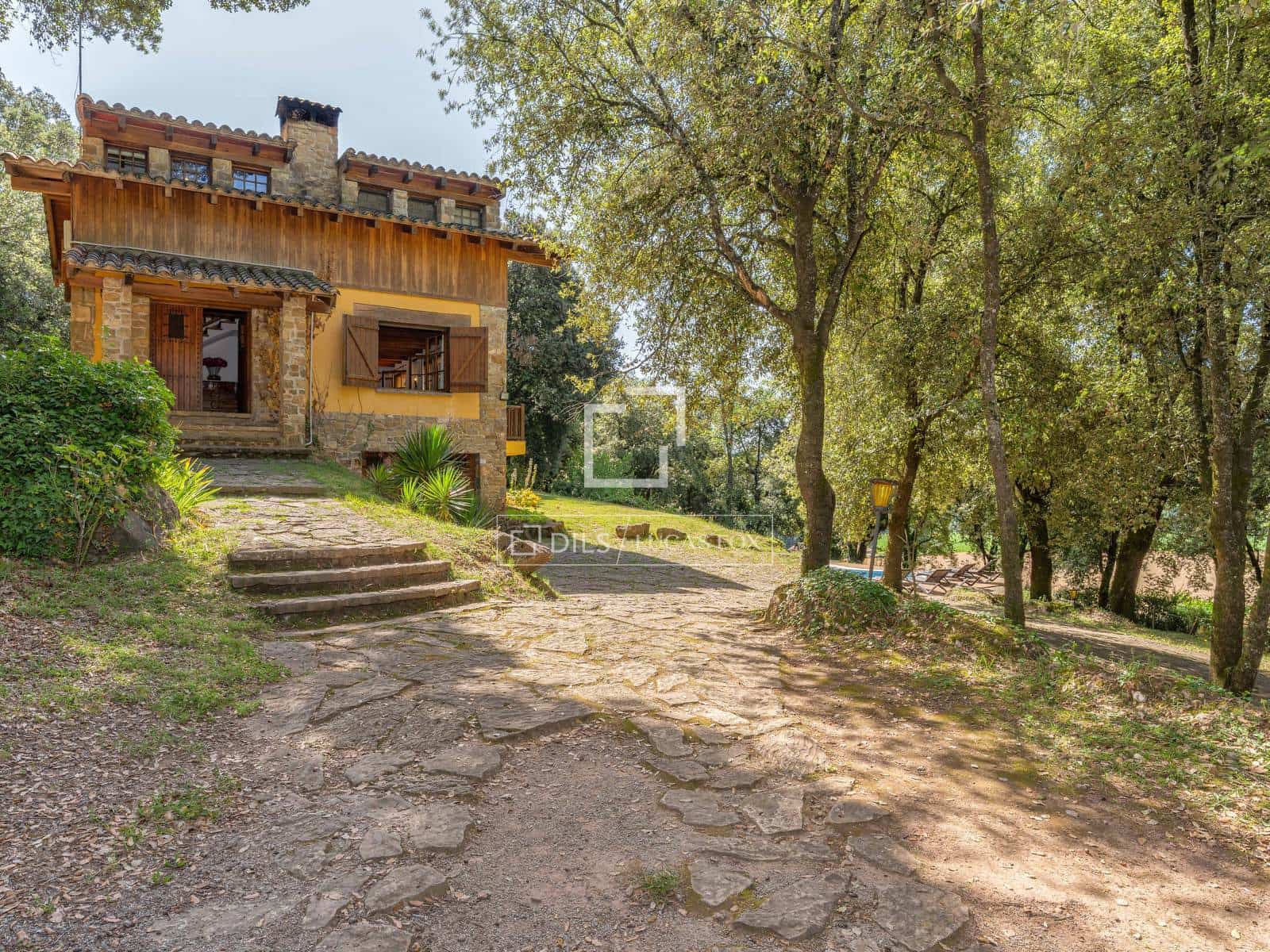 9 chambre Finca/Maison de Campagne à vendre à La Vall de Bianya avec piscine garage - 1 590 000 € (Ref: 9984052)