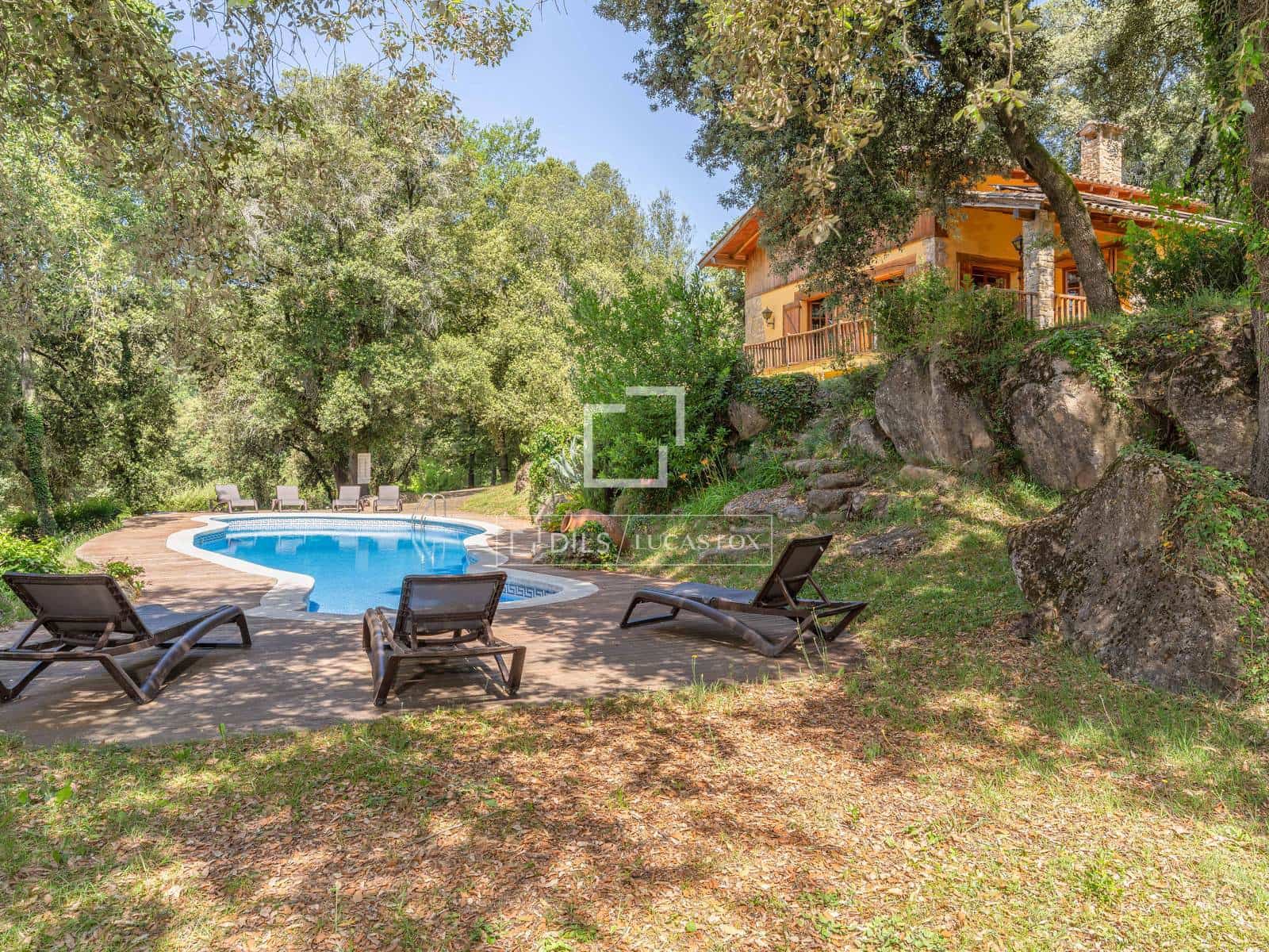 9 chambre Finca/Maison de Campagne à vendre à La Vall de Bianya avec piscine garage - 1 590 000 € (Ref: 9984052)