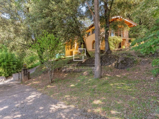 9 chambre Finca/Maison de Campagne à vendre à La Vall de Bianya avec piscine garage - 1 590 000 € (Ref: 9984052)