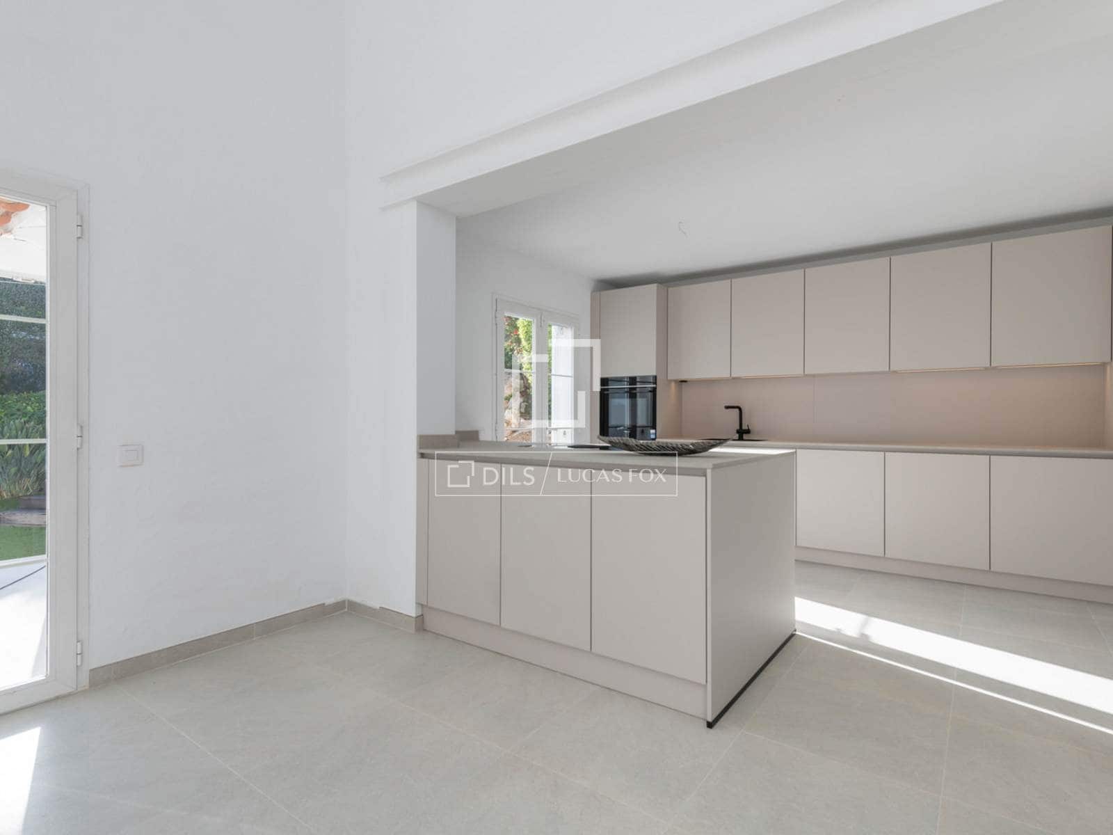 5 soverom Villa til salgs i Santa Ponsa med svømmebasseng garasje - € 2 750 000 (Ref: 9985646)