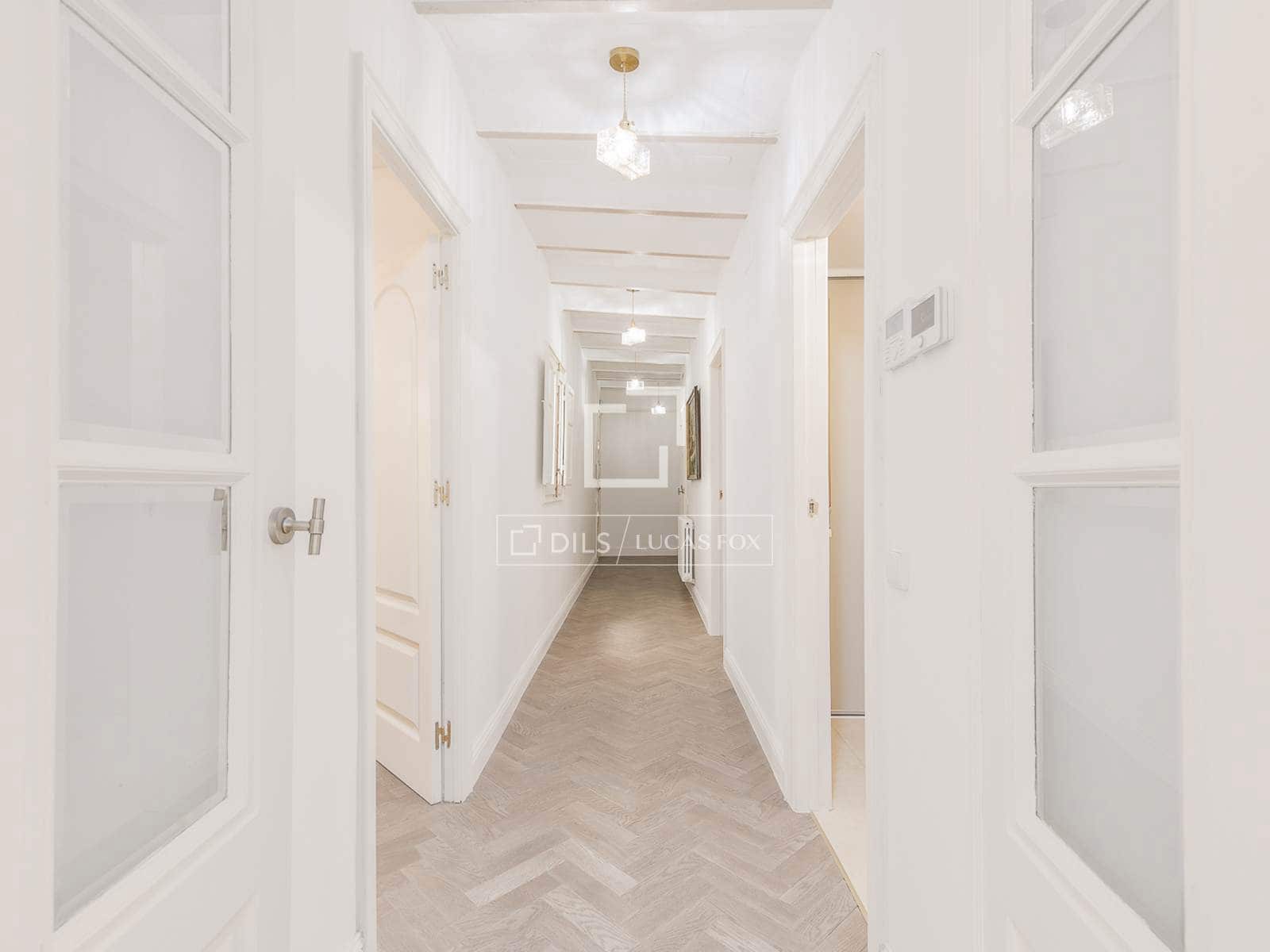 3 soveværelse Lejlighed til salg i Barcelona by - € 1.245.000 (Ref: 9985880)
