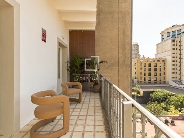 3 soveværelse Lejlighed til salg i Barcelona by - € 1.245.000 (Ref: 9985880)
