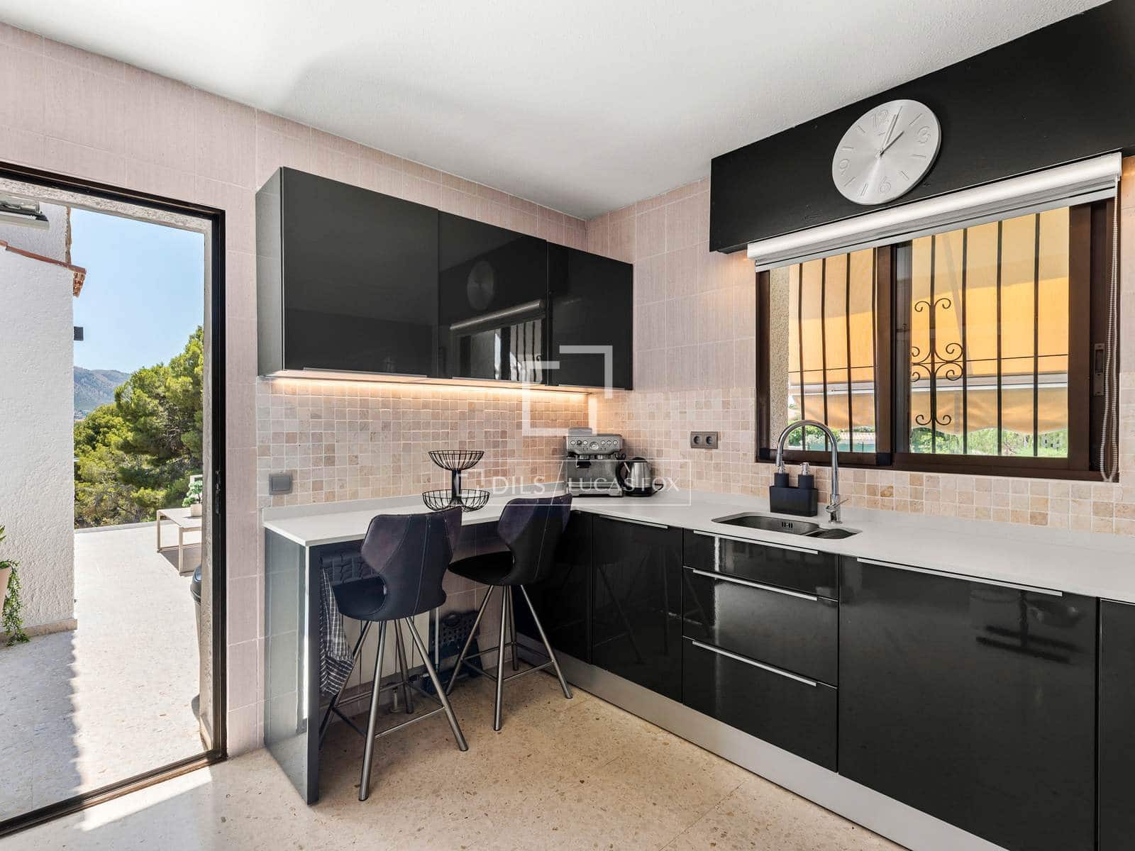 4 soveværelse Villa til salg i Alfaz del Pi / L'Alfas del Pi med swimmingpool garage - € 1.399.000 (Ref: 9987311)