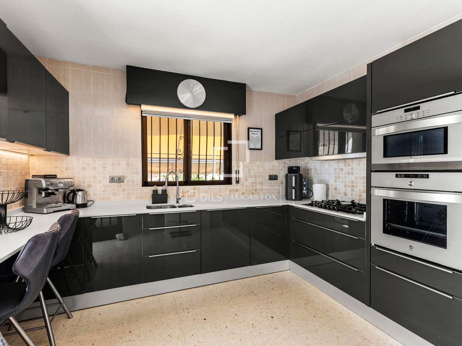 4 soveværelse Villa til salg i Alfaz del Pi / L'Alfas del Pi med swimmingpool garage - € 1.399.000 (Ref: 9987311)