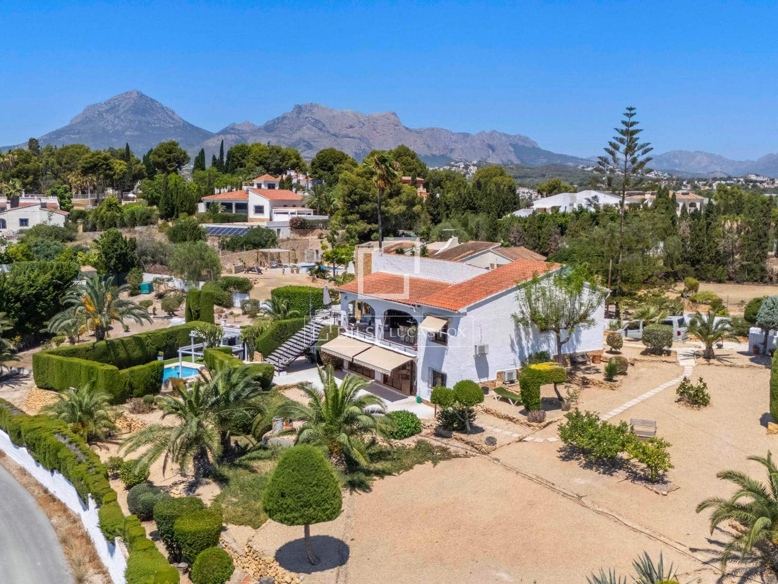 4 soveværelse Villa til salg i Alfaz del Pi / L'Alfas del Pi med swimmingpool garage - € 1.399.000 (Ref: 9987311)