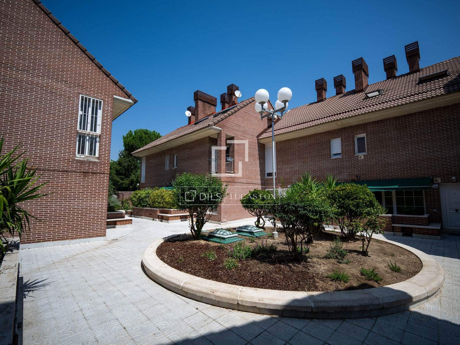 4 slaapkamer Villa te huur in Alcobendas met zwembad garage - € 3.500 (Ref: 9987312)