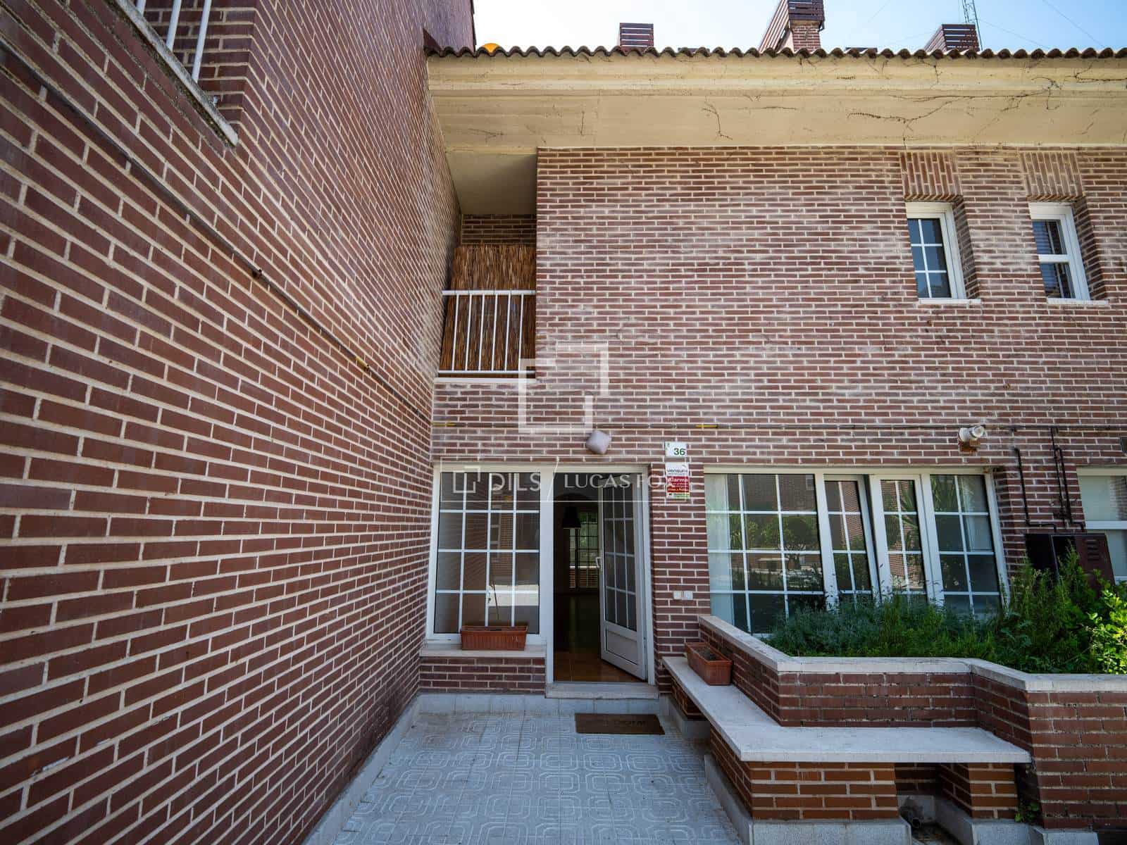 4 slaapkamer Villa te huur in Alcobendas met zwembad garage - € 3.500 (Ref: 9987312)