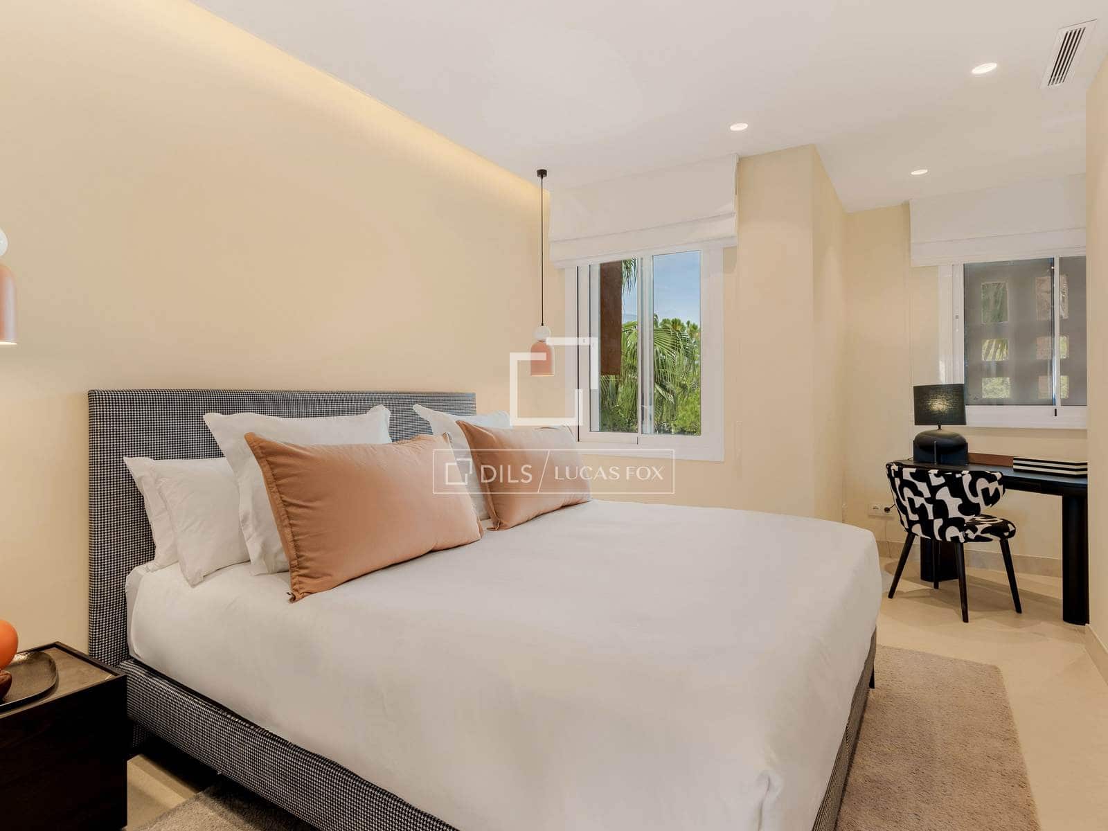 3 slaapkamer Appartement te koop in New Golden Mile met zwembad garage - € 2.395.000 (Ref: 9989429)