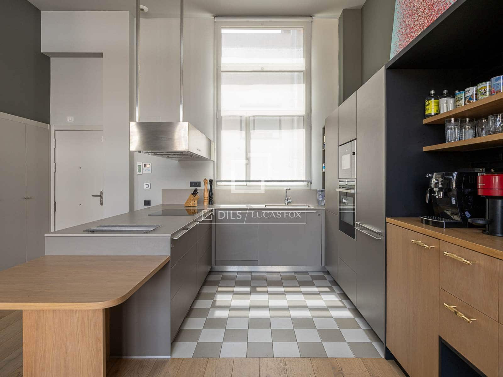 2 soveværelse Penthouse til salg i Barcelona by med swimmingpool garage - € 1.695.000 (Ref: 9989831)