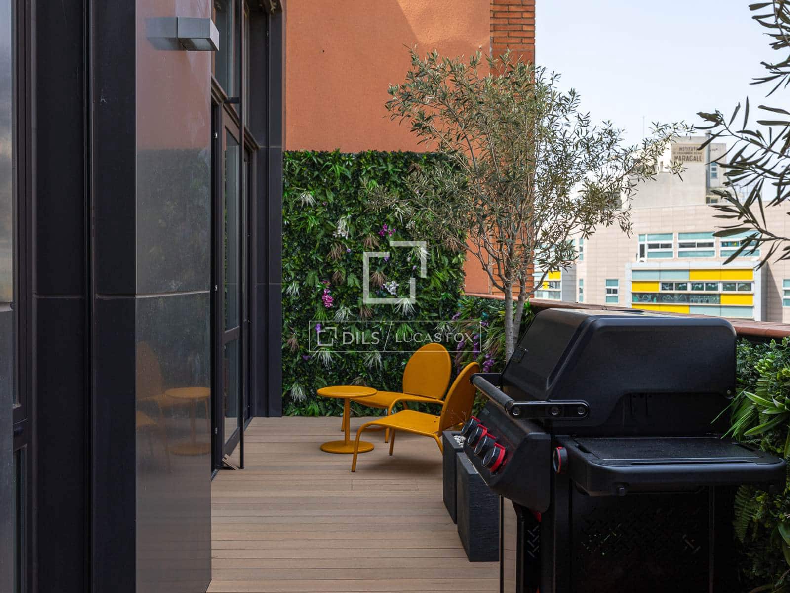 2 soveværelse Penthouse til salg i Barcelona by med swimmingpool garage - € 1.695.000 (Ref: 9989831)