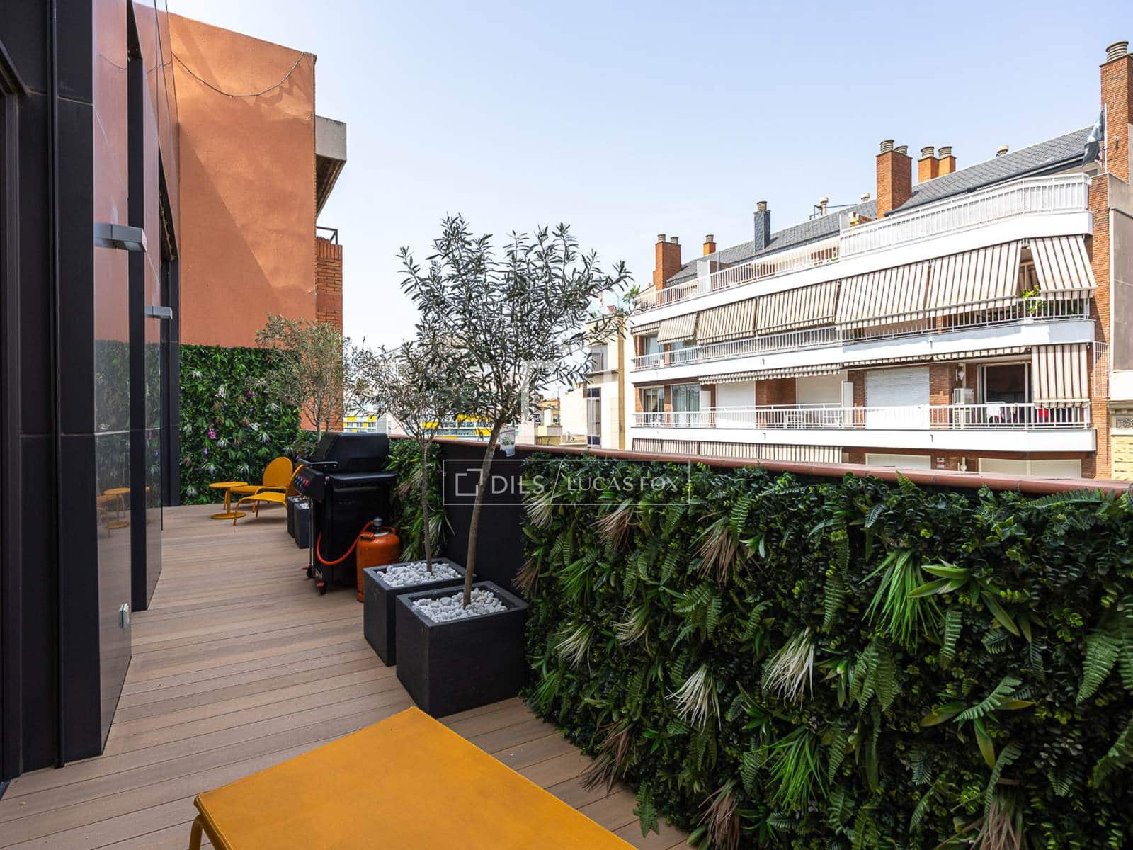 2 soveværelse Penthouse til salg i Barcelona by med swimmingpool garage - € 1.695.000 (Ref: 9989831)