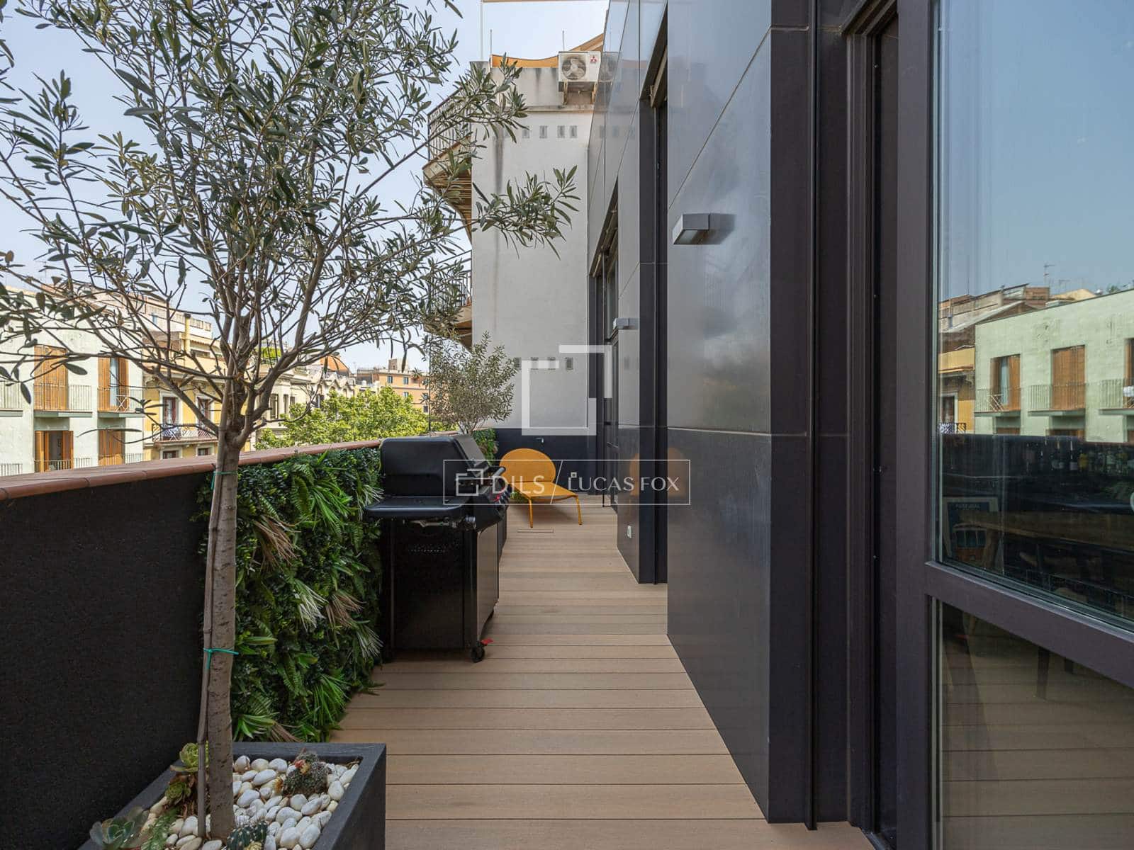 2 soveværelse Penthouse til salg i Barcelona by med swimmingpool garage - € 1.695.000 (Ref: 9989831)