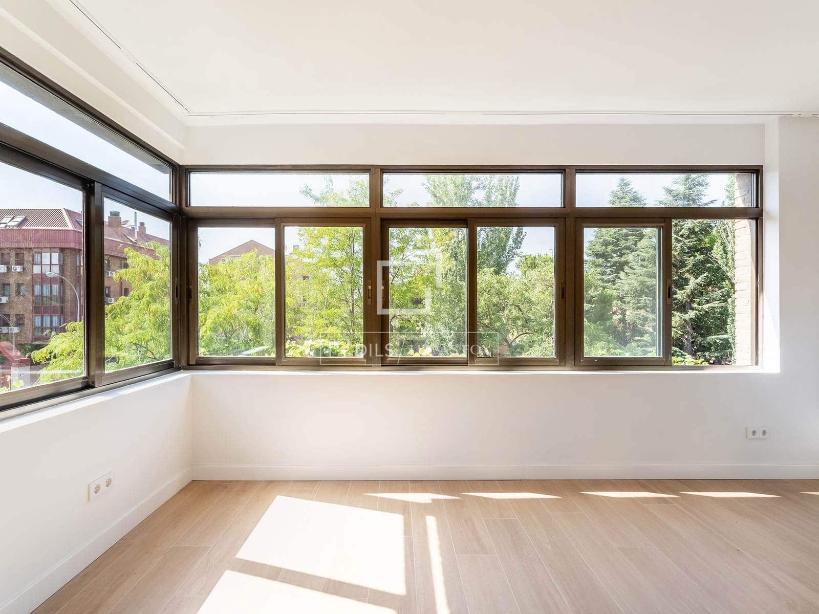 Apartamento de 3 habitaciones en Madrid ciudad en venta con piscina garaje - 1.230.000 € (Ref: 9990892)