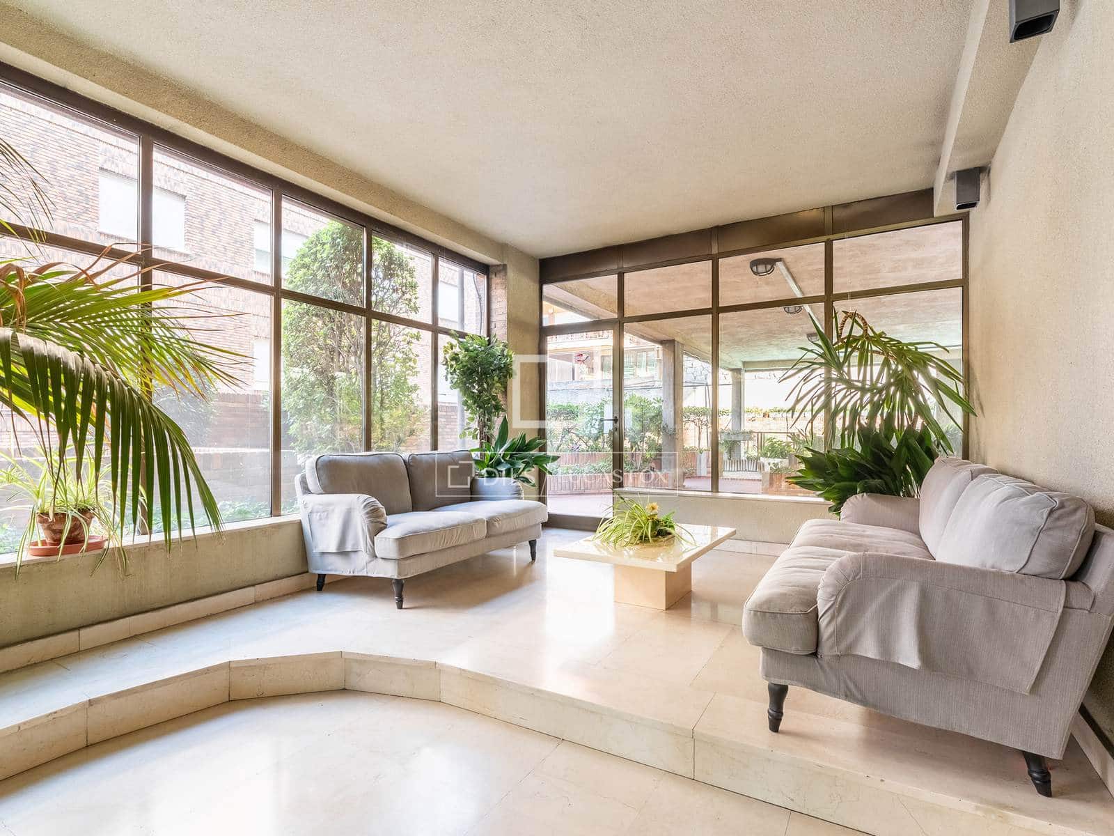 Apartamento de 3 habitaciones en Madrid ciudad en venta con piscina garaje - 1.230.000 € (Ref: 9990892)