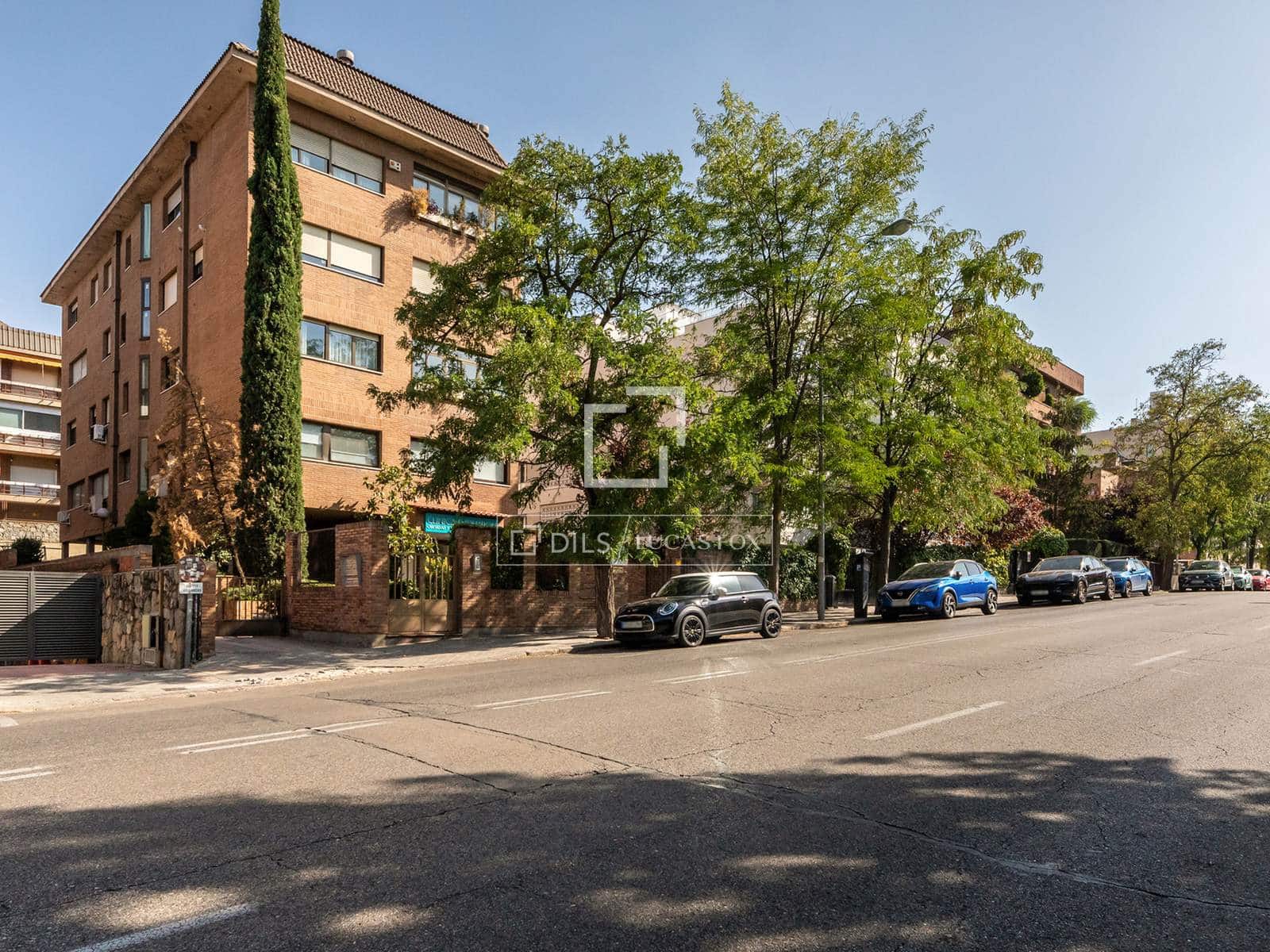 Apartamento de 3 habitaciones en Madrid ciudad en venta con piscina garaje - 1.230.000 € (Ref: 9990892)