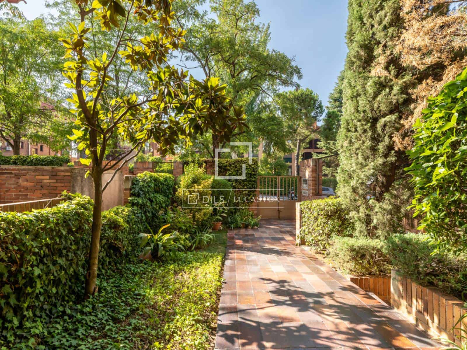 Apartamento de 3 habitaciones en Madrid ciudad en venta con piscina garaje - 1.230.000 € (Ref: 9990892)