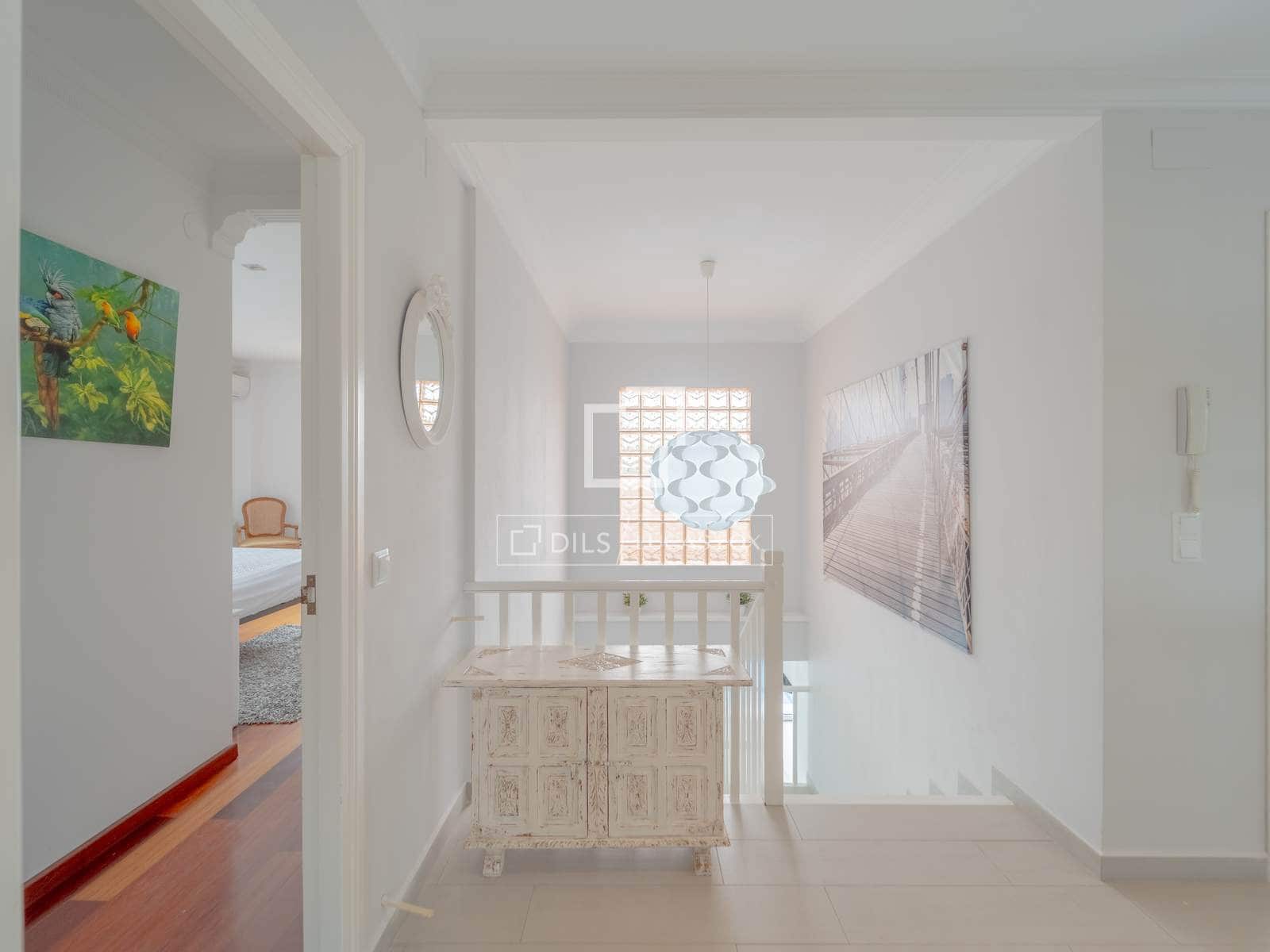 Villa/Maison de 8 chambres à louer à Burjassot avec piscine - 5 500 € (Ref: 9990923)
