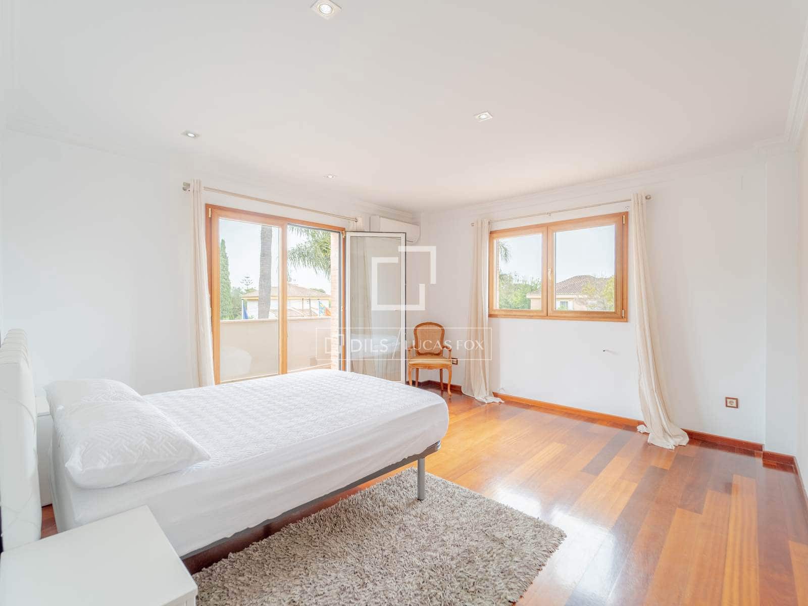 Villa/Maison de 8 chambres à louer à Burjassot avec piscine - 5 500 € (Ref: 9990923)