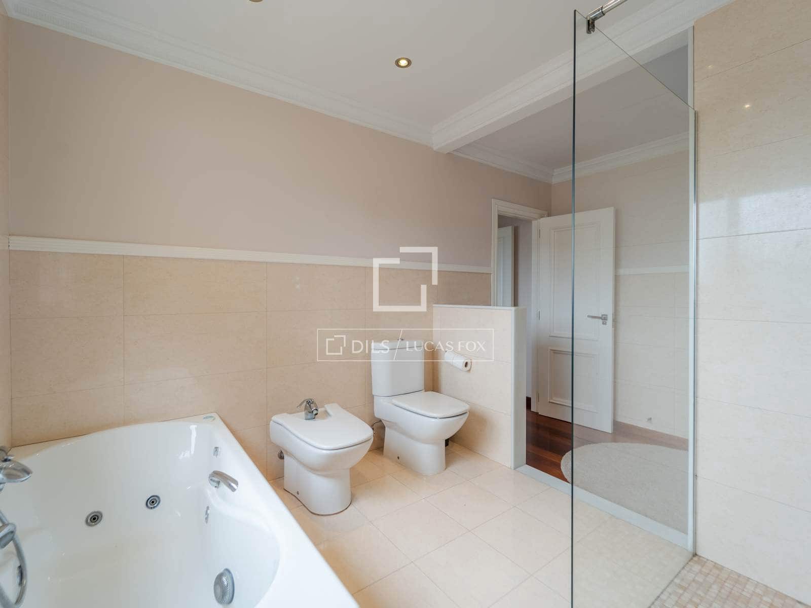 Villa/Maison de 8 chambres à louer à Burjassot avec piscine - 5 500 € (Ref: 9990923)