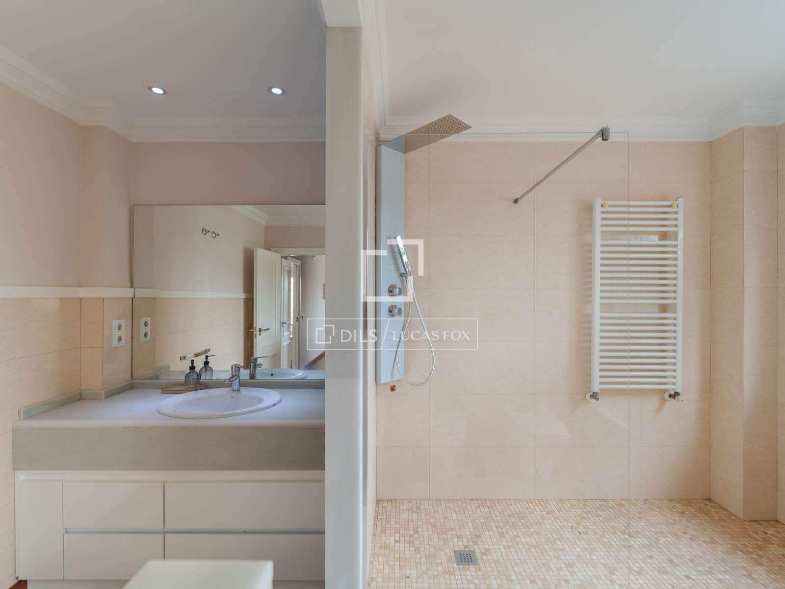Villa/Maison de 8 chambres à louer à Burjassot avec piscine - 5 500 € (Ref: 9990923)