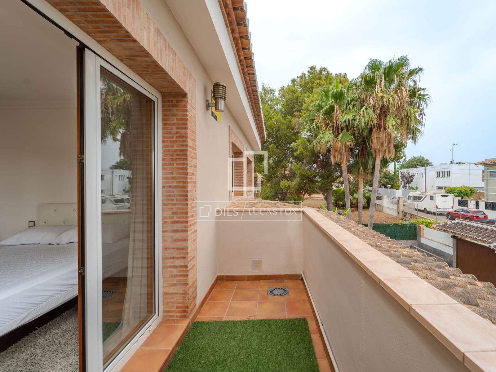 Villa/Maison de 8 chambres à louer à Burjassot avec piscine - 5 500 € (Ref: 9990923)