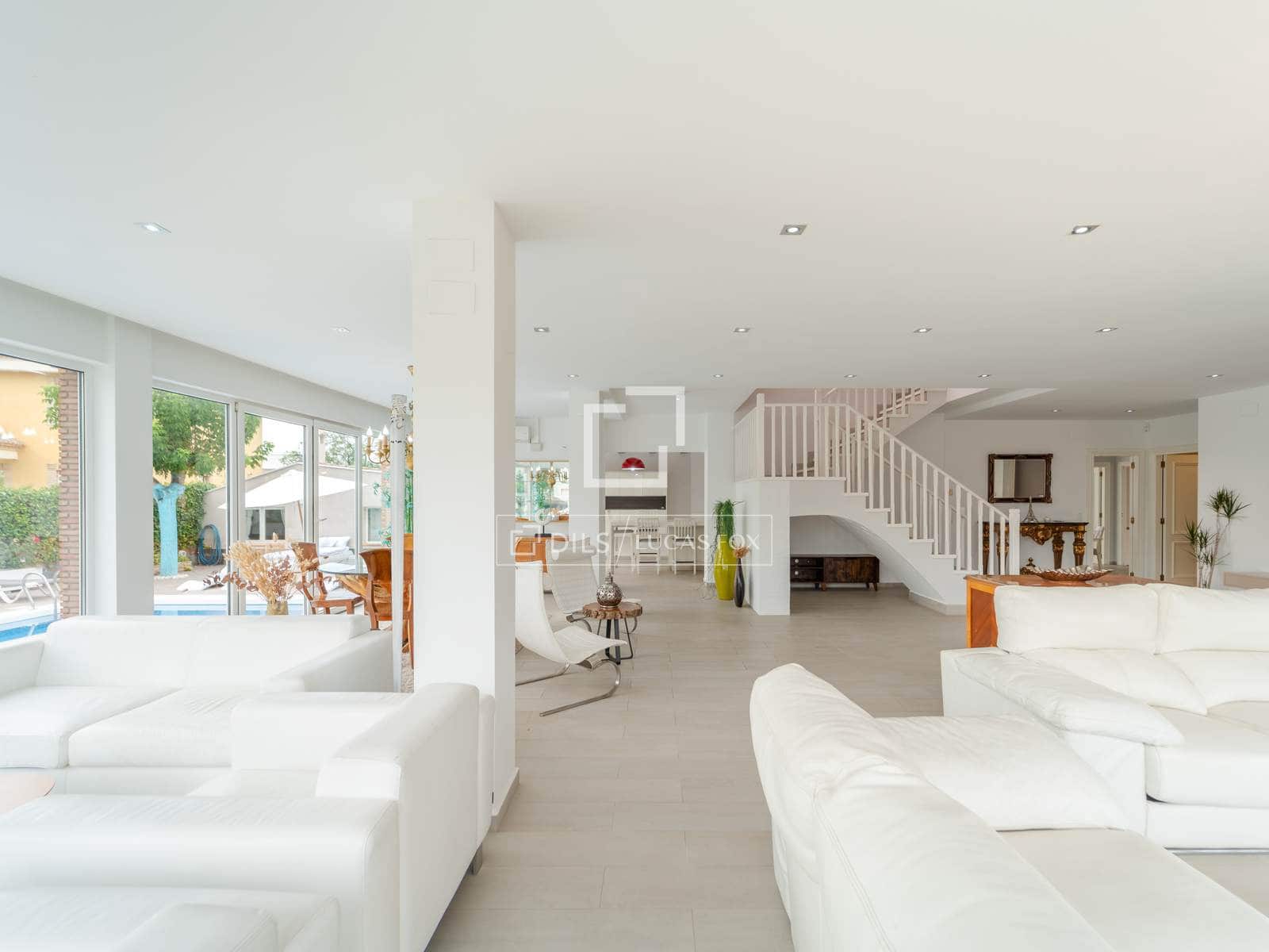 Villa/Maison de 8 chambres à louer à Burjassot avec piscine - 5 500 € (Ref: 9990923)