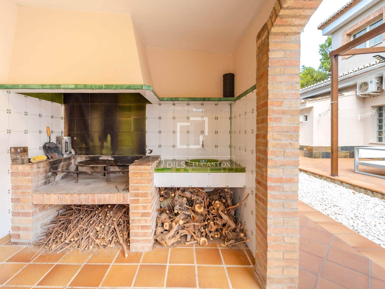 Villa/Maison de 8 chambres à louer à Burjassot avec piscine - 5 500 € (Ref: 9990923)