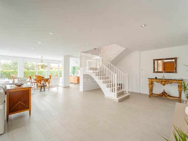 8 bedroom Villa for rent in Burjassot with pool - € 5,500 (Ref: 9990923)