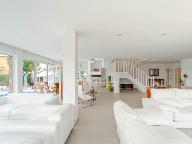 8 bedroom Villa for rent in Burjassot with pool - € 5,500 (Ref: 9990923)