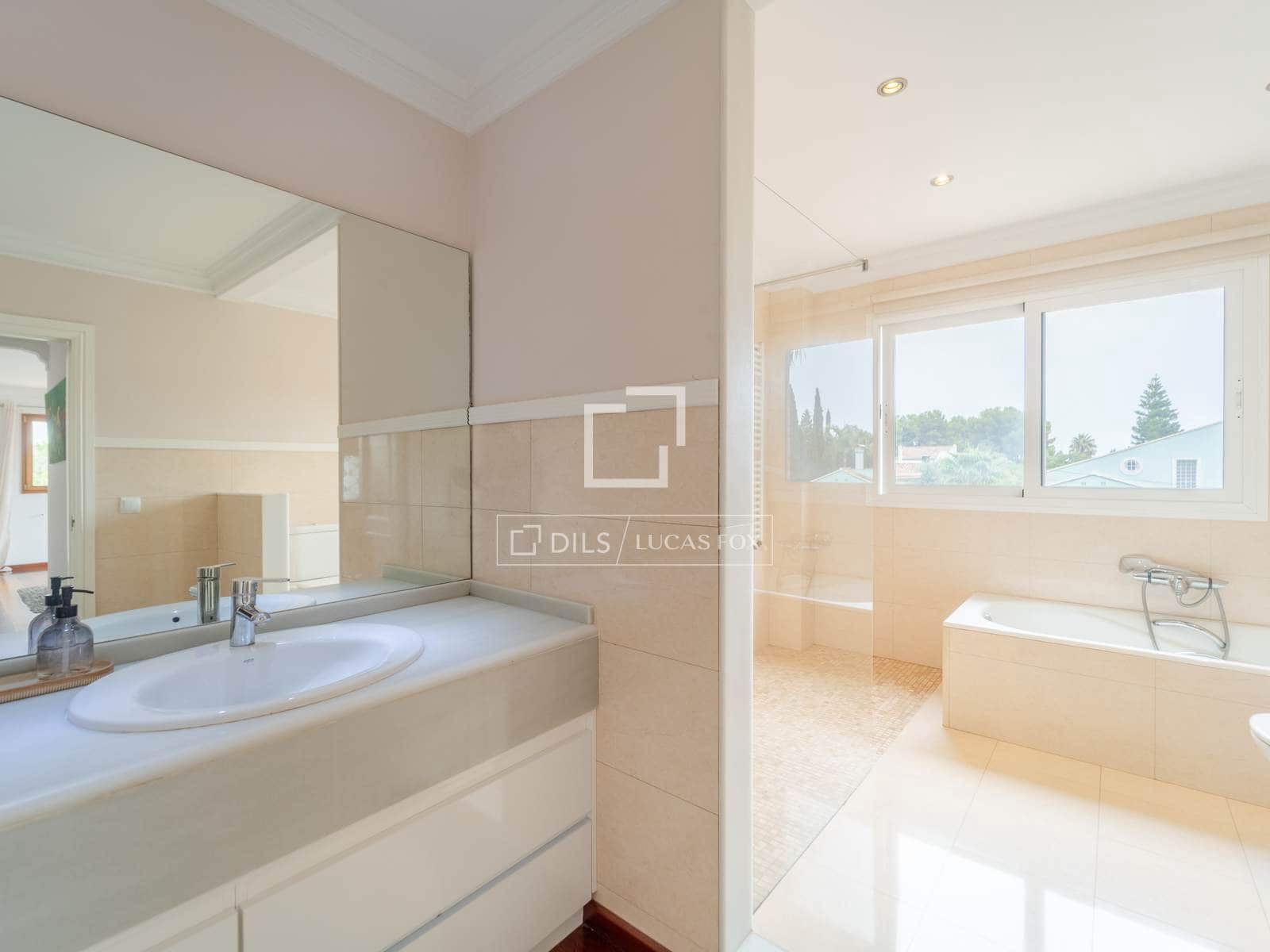 Villa/Maison de 8 chambres à louer à Burjassot avec piscine - 5 500 € (Ref: 9990923)