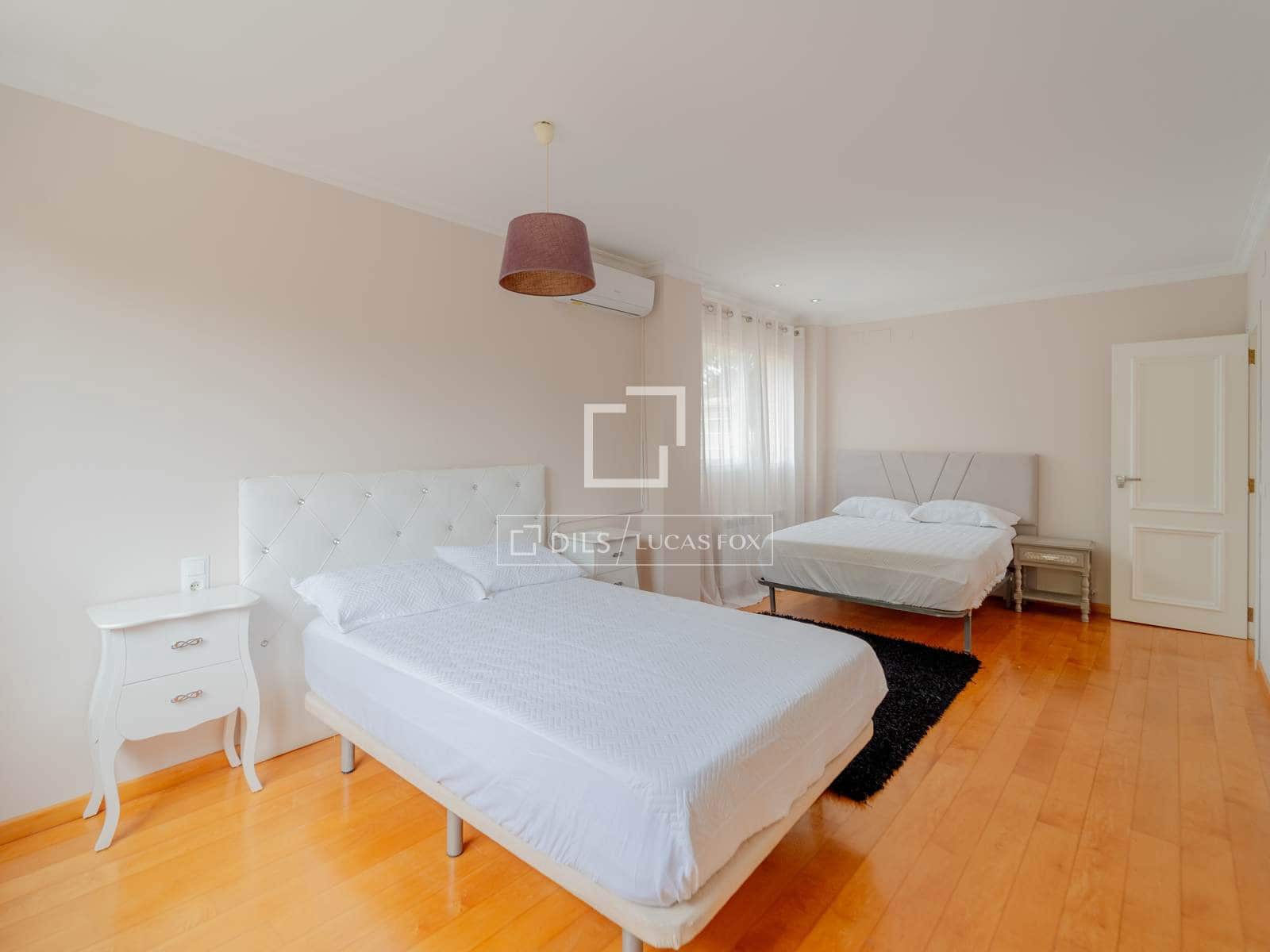 Villa/Maison de 8 chambres à louer à Burjassot avec piscine - 5 500 € (Ref: 9990923)