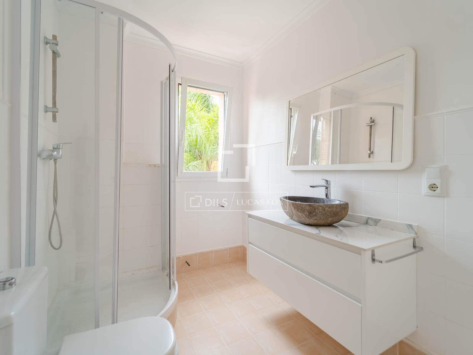 Villa/Maison de 8 chambres à louer à Burjassot avec piscine - 5 500 € (Ref: 9990923)