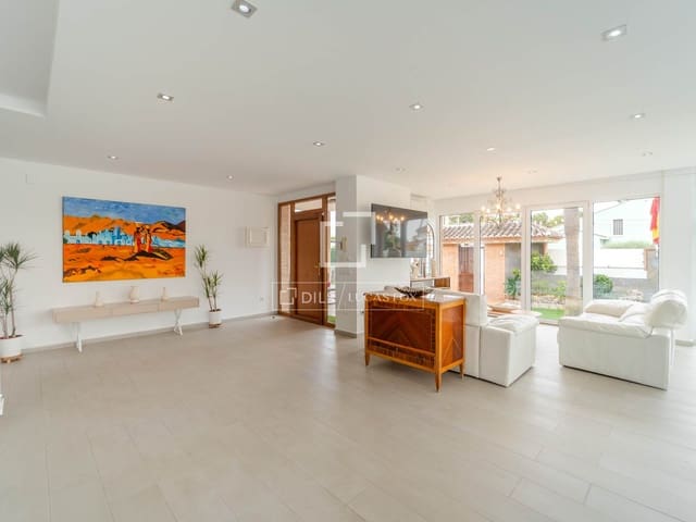 8 bedroom Villa for rent in Burjassot with pool - € 5,500 (Ref: 9990923)