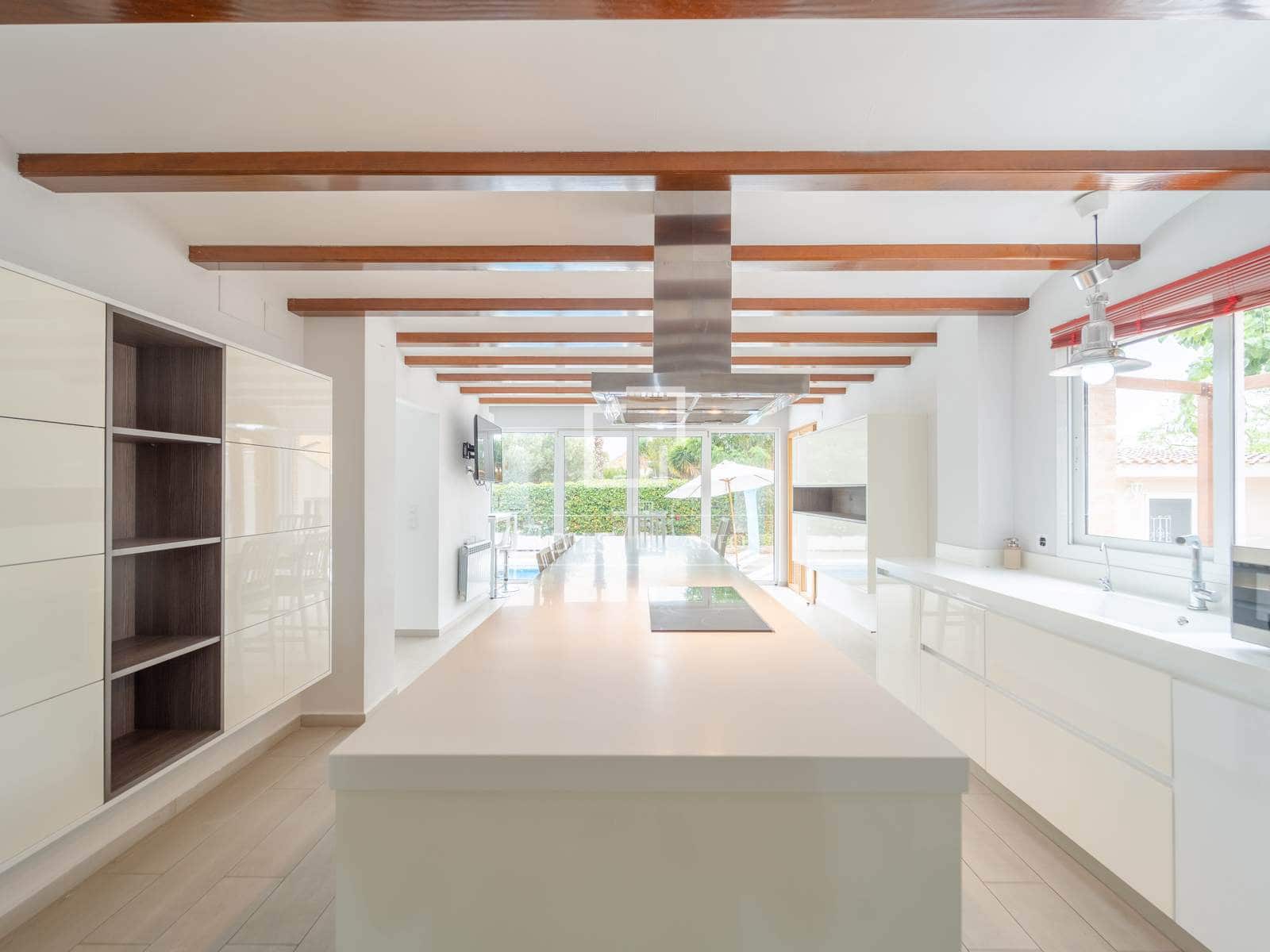 Villa/Maison de 8 chambres à louer à Burjassot avec piscine - 5 500 € (Ref: 9990923)
